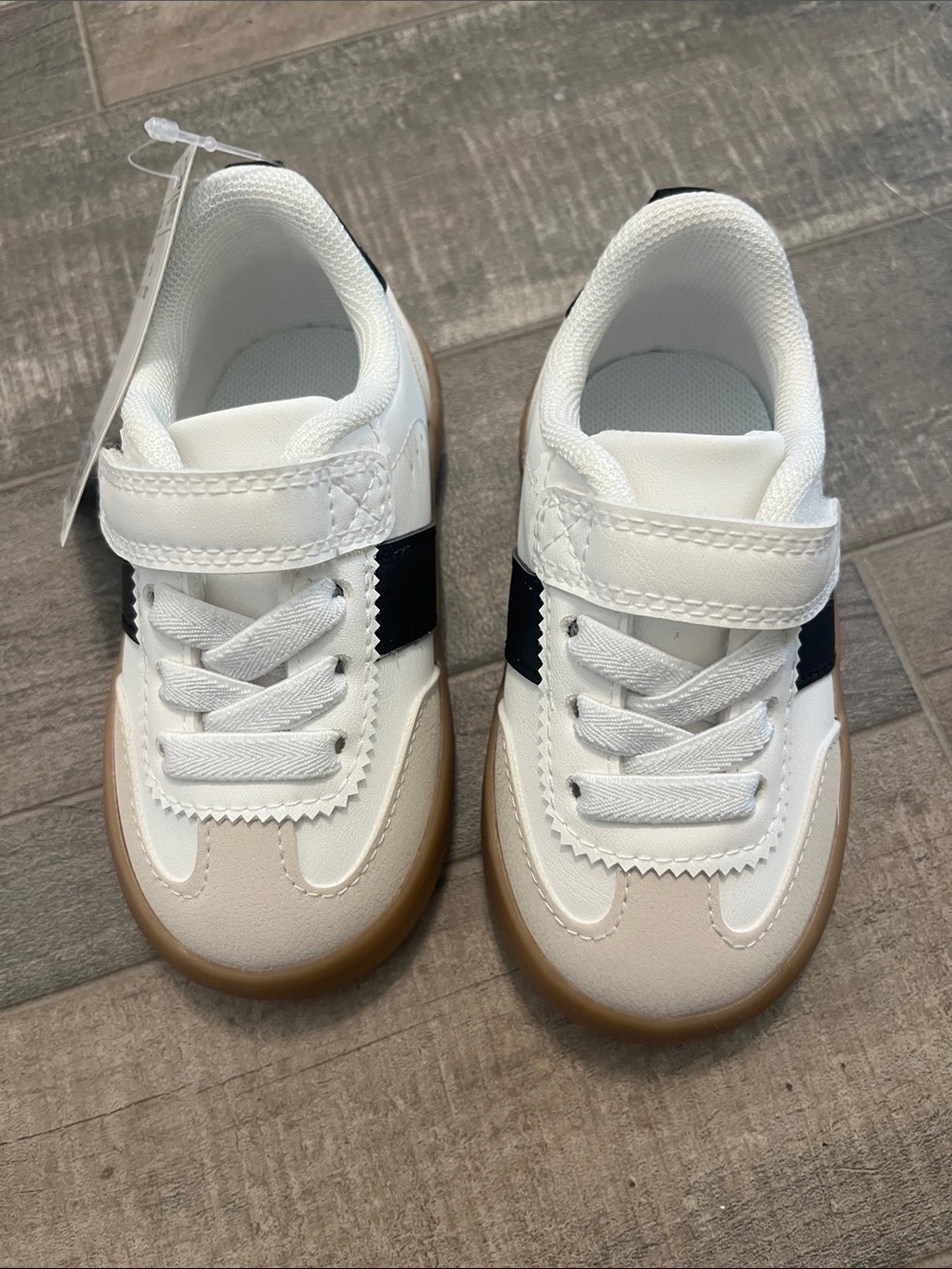 H&M White and Black Baby Toddler Sneakers with Gum Sole Canada 125 (2)